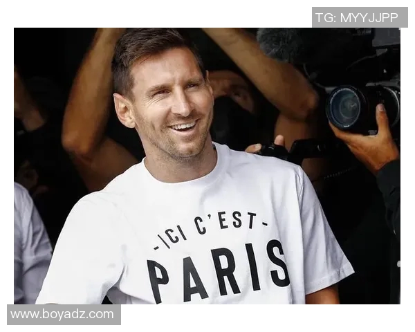 足球巨星独家赠送亲签球裤引发球迷热烈追捧成为收藏焦点 足球巨星独家赠送亲签球裤引发球迷热烈追捧成为收藏焦点